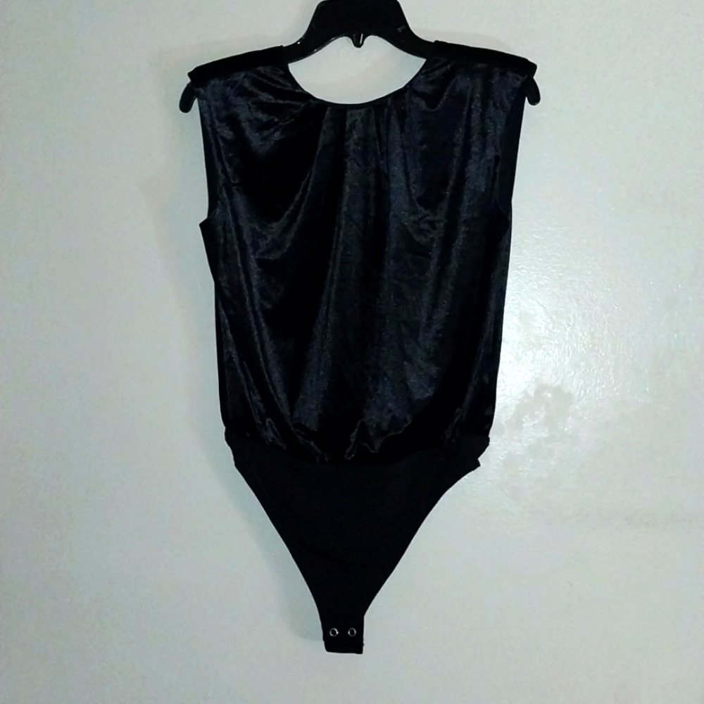 ✨️ Express Velvety bodysuit ✨️